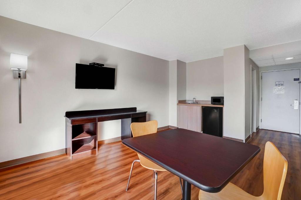 Room image 3